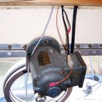 Marifoon komt boven deze slingerruit.