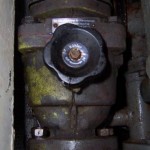 De nieuwe (andere) koelwaterthermostaat heeft een verzegelde afstelknop.