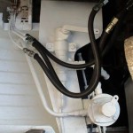 Ook de leidingen en een stukje motorfundatie zijn nu mooi wit