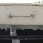 Nieuwe haak voor luik in het achterdek.