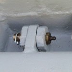 Schanieren van het luik weer gemonteerd