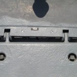 Schanieren en beschermplaat weer gemonteerd