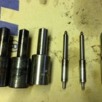 Nozzles met hun naalden. Twee oude van het juiste type en een nieuwe van het verkeerde type.