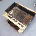 Stuurboord accubakken verwijderd.