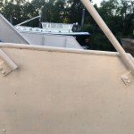 Railing aan stuurboord wordt gerepareerd